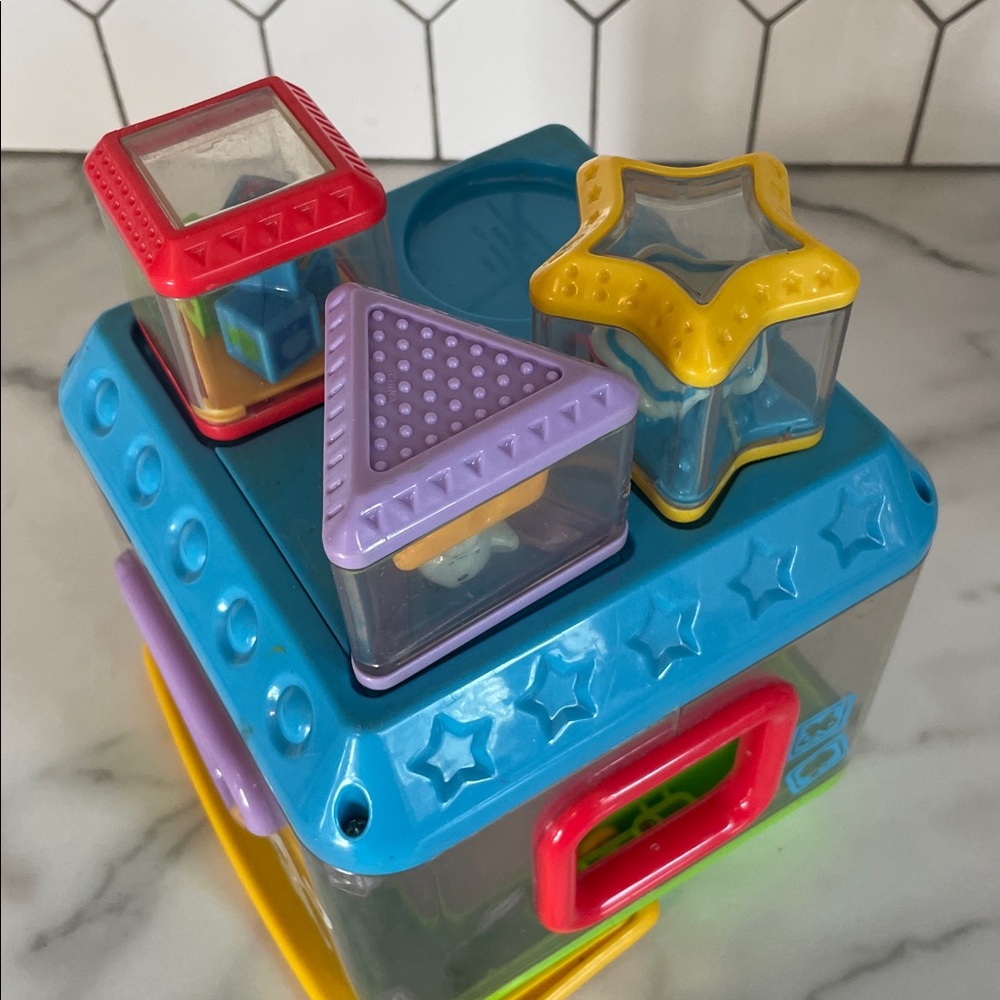 2003 Fisher Price Peek-a-Blocks Shape Sorter - Picture 14 of 14